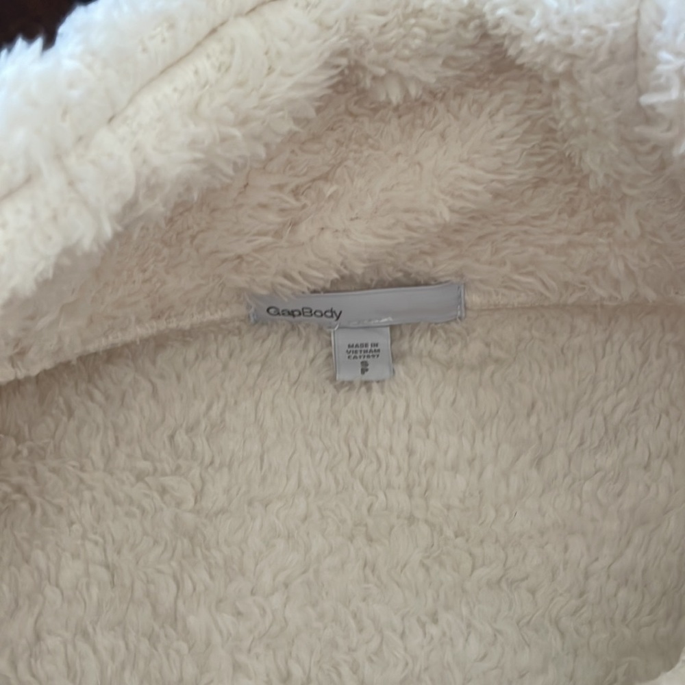 Gap Pullover - Picture 3 of 8